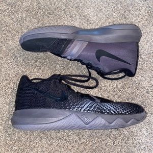 Kyrie Flytrap Zoom Basketball Sneakers